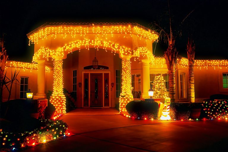 Tips for Hanging Christmas Lights Like a Pro